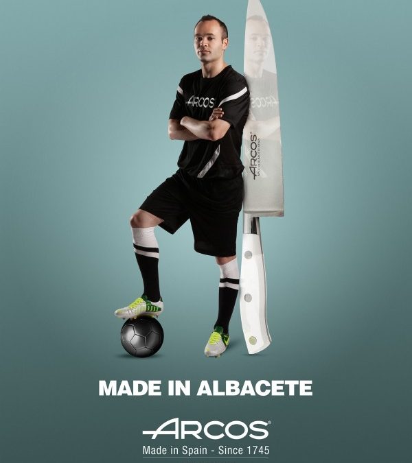 Andres Iniesta compra cuchillos Arcos de Albacete