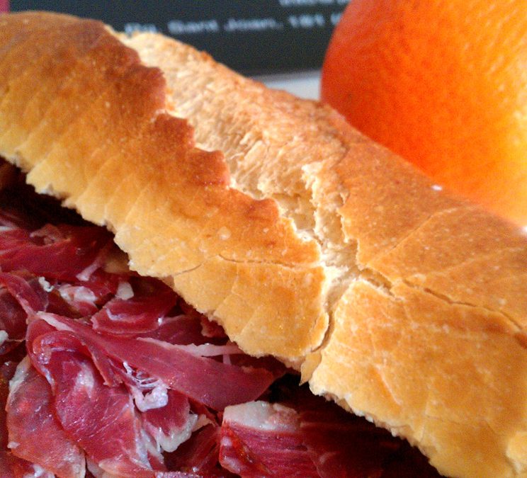 ¿Estás resfriado? La mejor cura … ¡un bocadillo de jamón español y un par de naranjas!