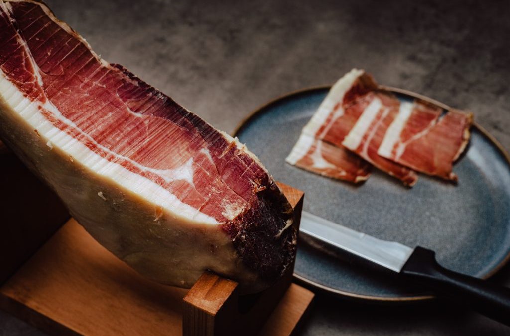 Pros y contras del jamón loncheado o en pieza entera