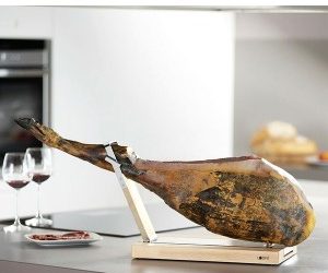 Descubre el mundo de los jamoneros (soporte de jamón para jamón y paleta)
